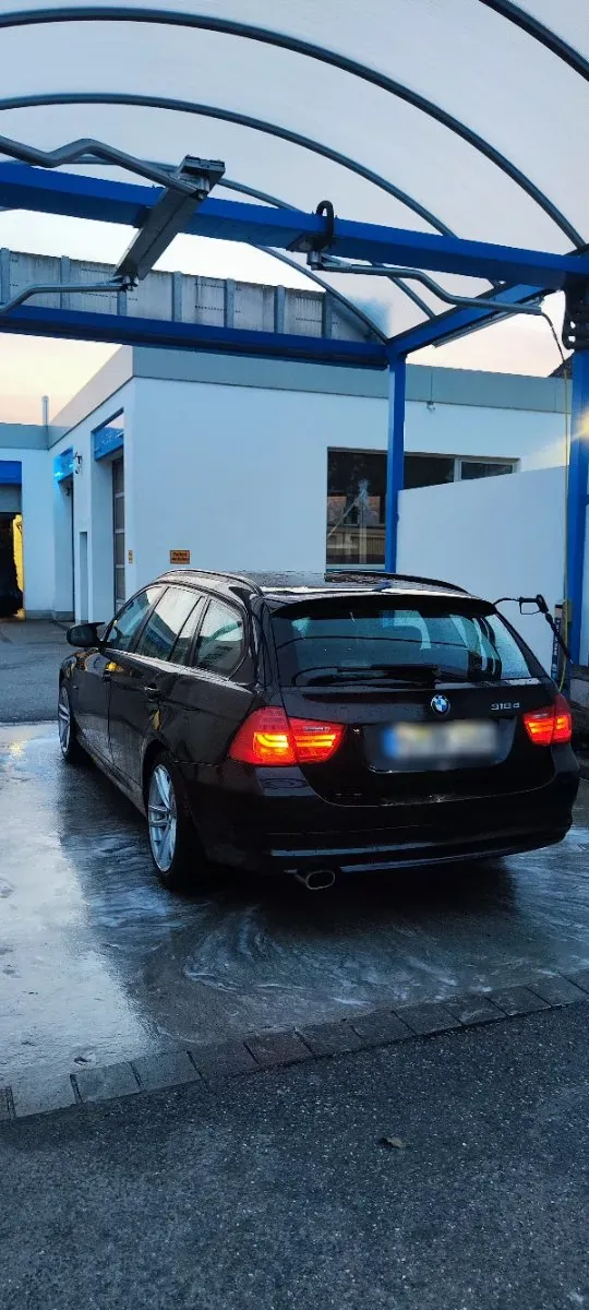 BMW 3 Series 2010 photo 3