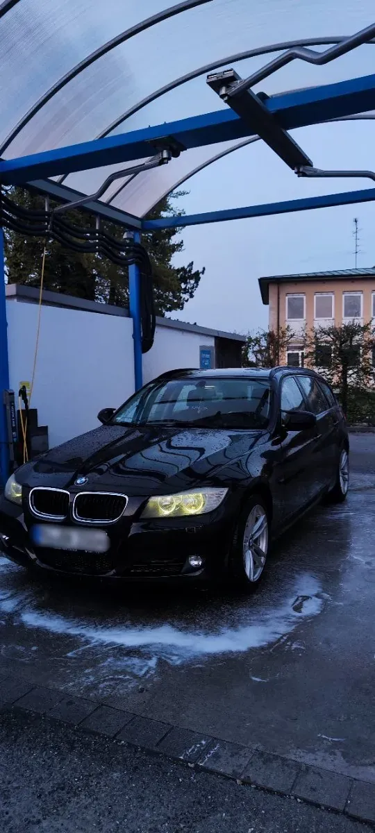 BMW 3 Series 2010 photo 2