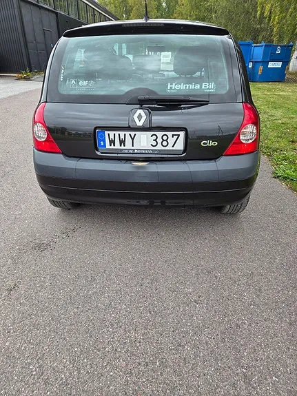 Renault Clio 2005 photo 2
