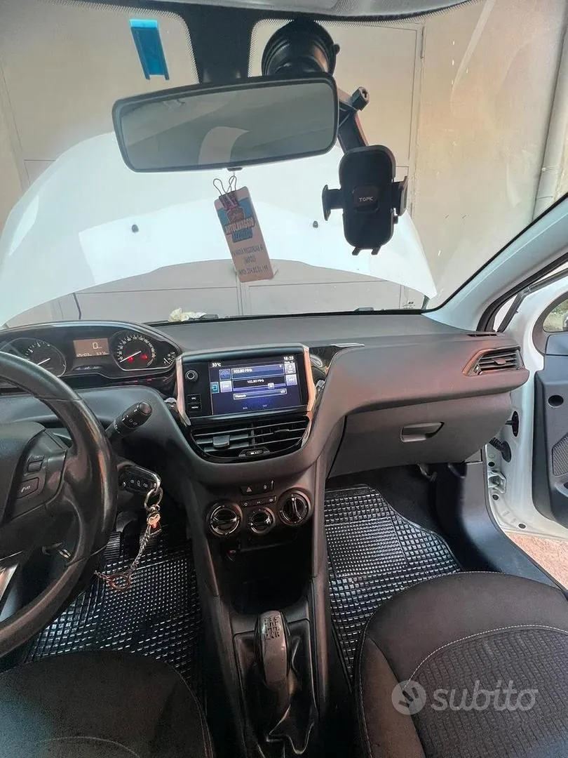Peugeot 208 2017 photo 5