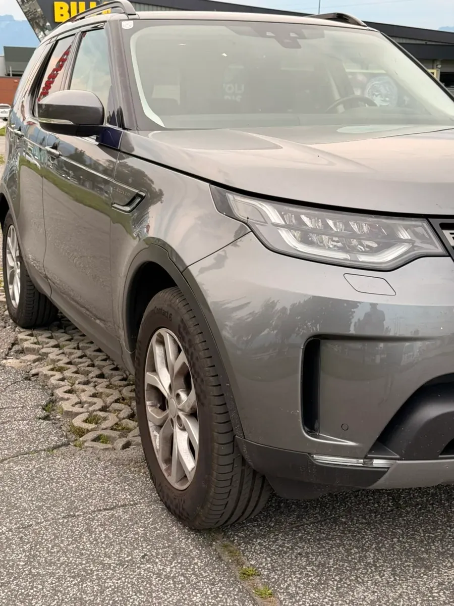 Land Rover Discovery 2018 photo 2