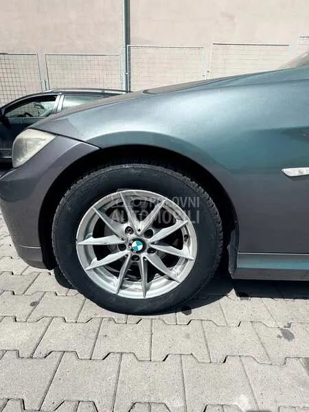 BMW 318 2012 photo 2