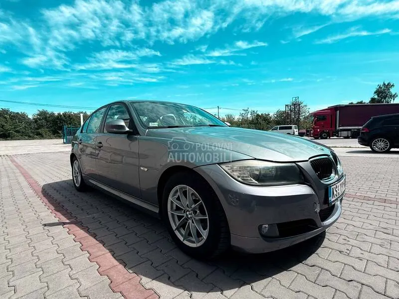 BMW 318 2012 photo 4