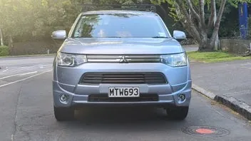 Mitsubishi Outlander 2013 photo 2