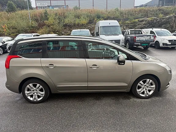 Peugeot 5008 2012 photo 4