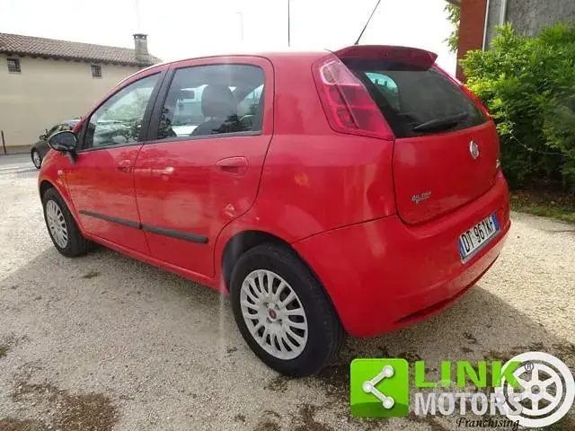 Fiat Grande Punto 2010 photo 3