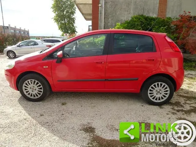 Fiat Grande Punto 2010 photo 2