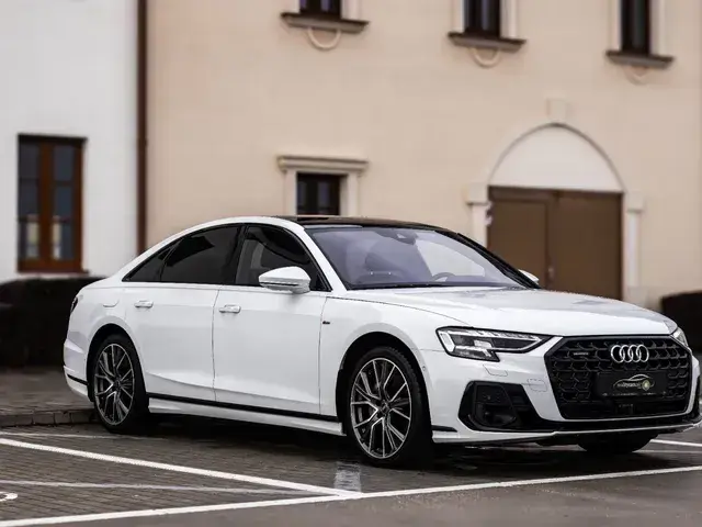 Audi A8 2022 photo 2