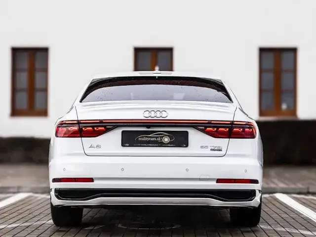 Audi A8 2022 photo 4