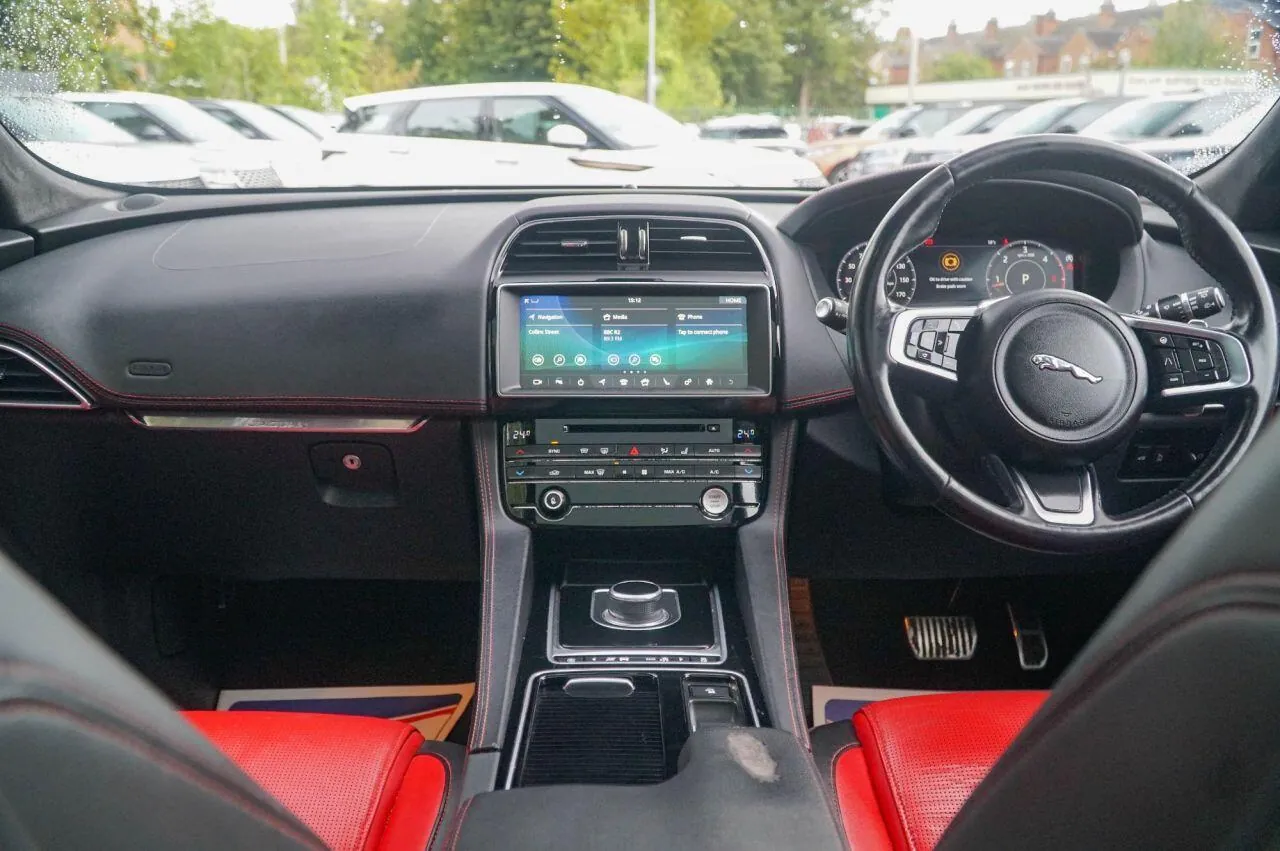 Jaguar F-Pace 2019 photo 4