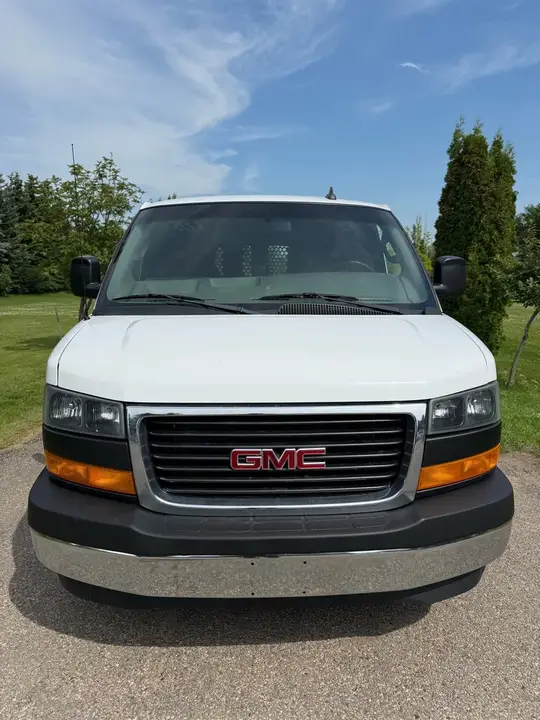 GMC Savana 2019 photo 2