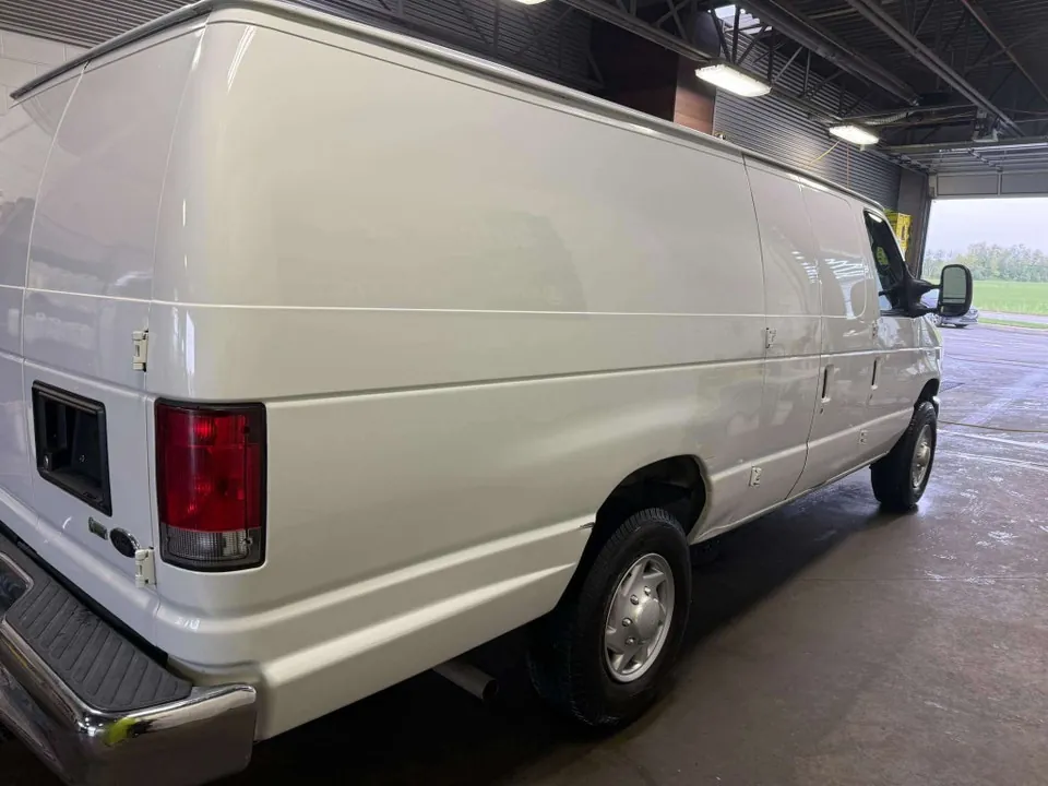 Ford Econoline 2014 photo 4