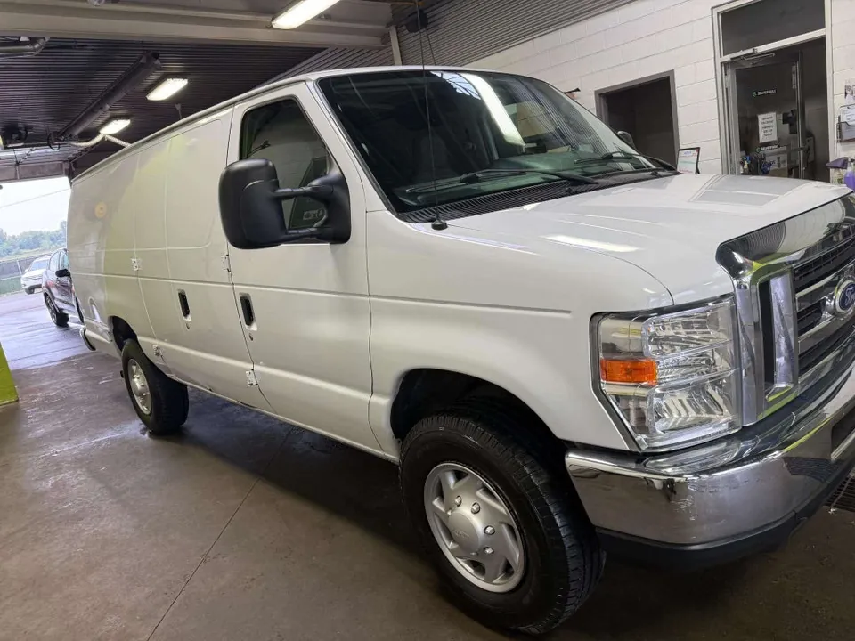 Ford Econoline 2014 photo 3