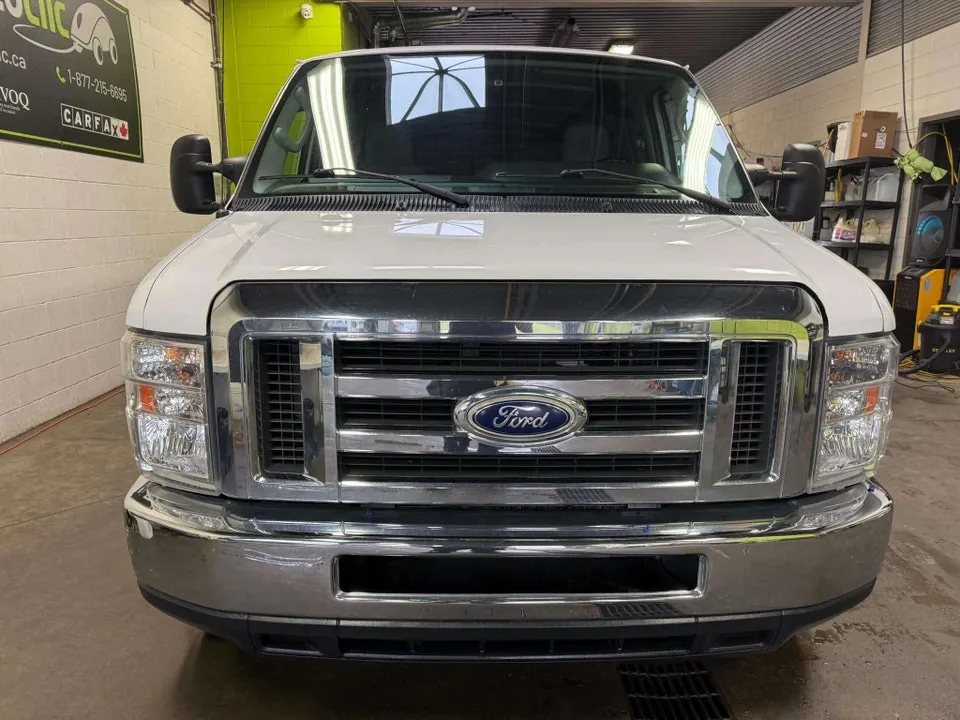 Ford Econoline 2014 photo 2