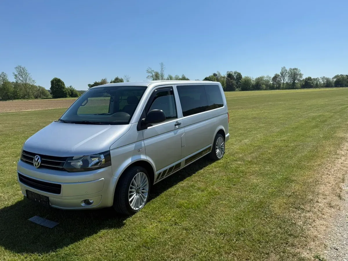 Volkswagen Multivan 2012 photo 2