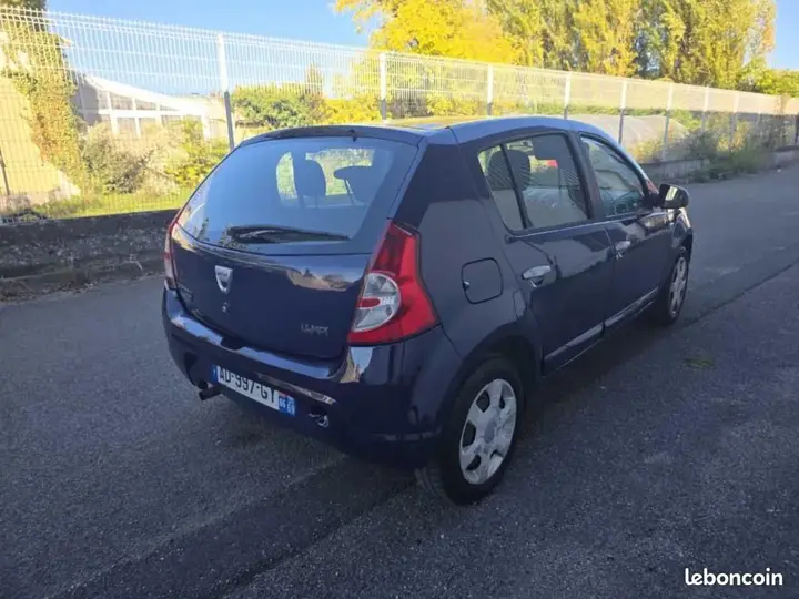 Dacia Sandero 2009 photo 3