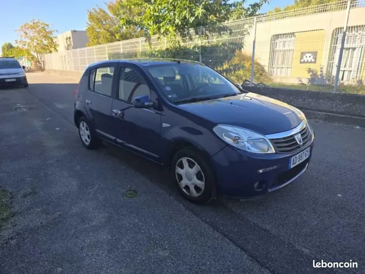 Dacia Sandero 2009 photo 2