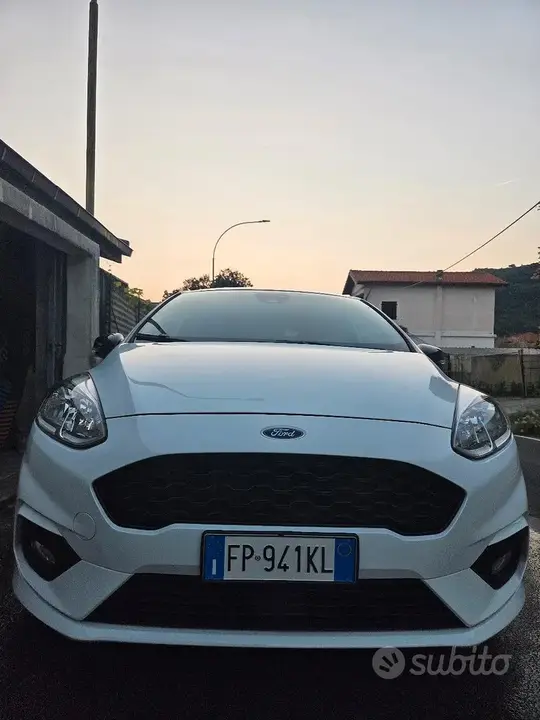 Ford Fiesta 2018 photo 2