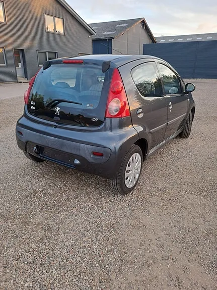 Peugeot 107 2008 photo 4
