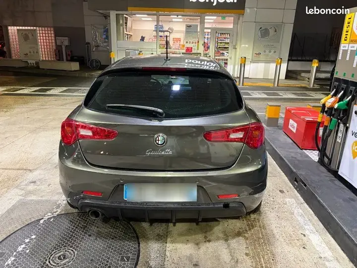 Alfa Romeo Giulietta 2015 photo 2
