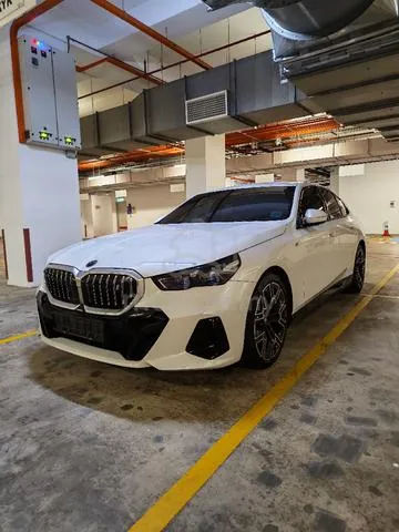 BMW I5