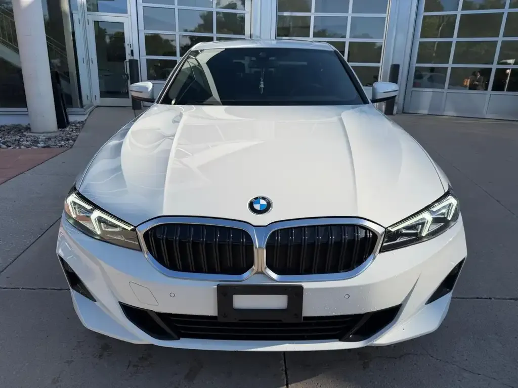 BMW 3 Series 2023 photo 2
