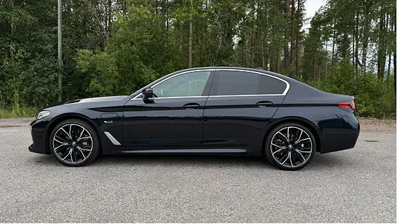 BMW 530E 2023 photo 3