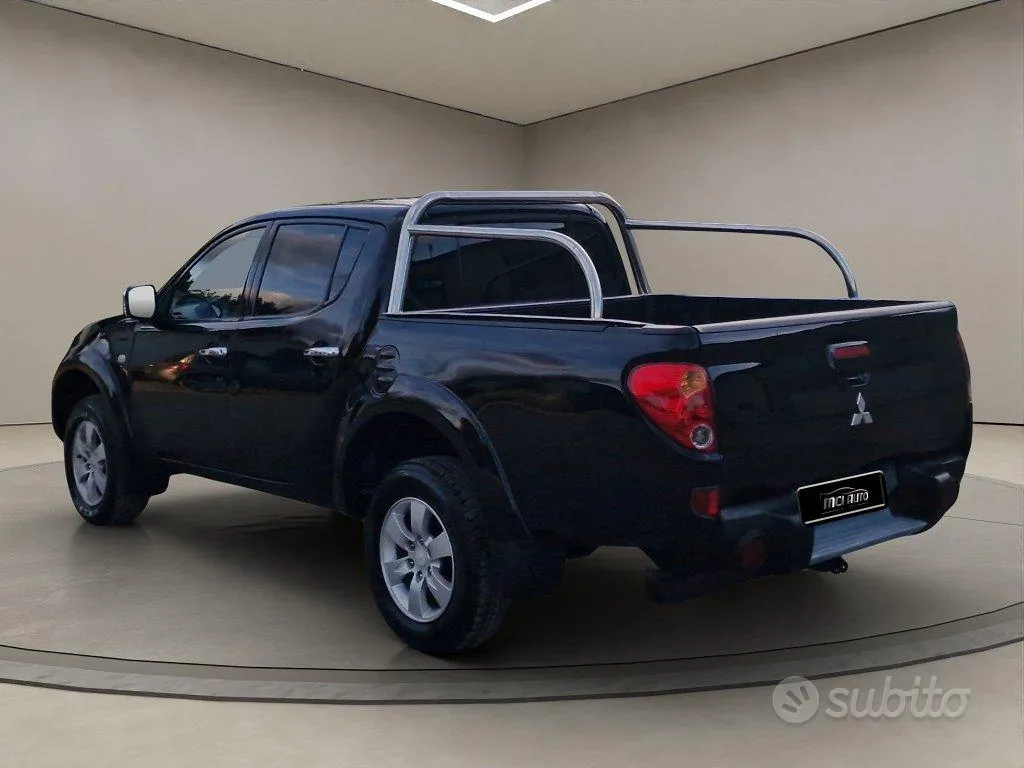 Mitsubishi L200 2012 photo 3