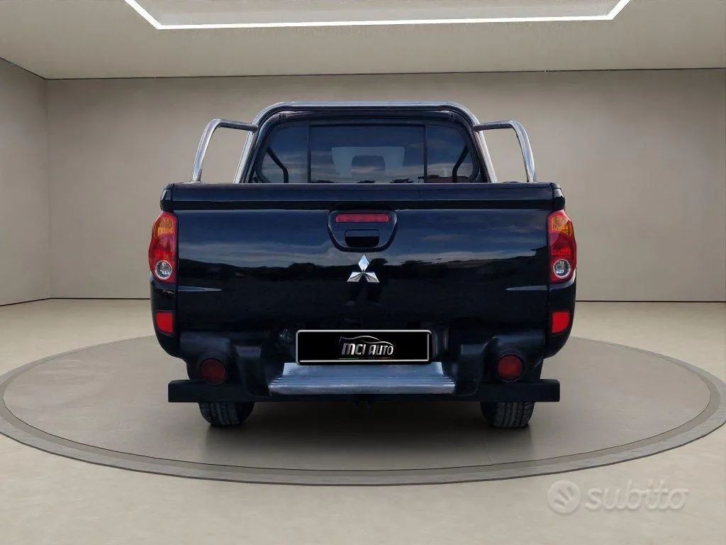 Mitsubishi L200 2012 photo 4