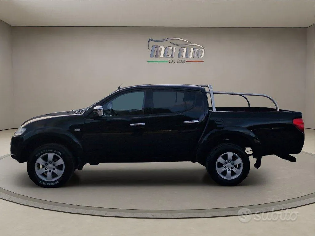Mitsubishi L200 2012 photo 2