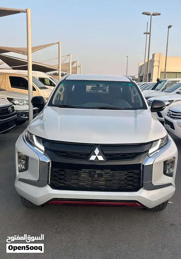 Mitsubishi L200 2023 photo 2