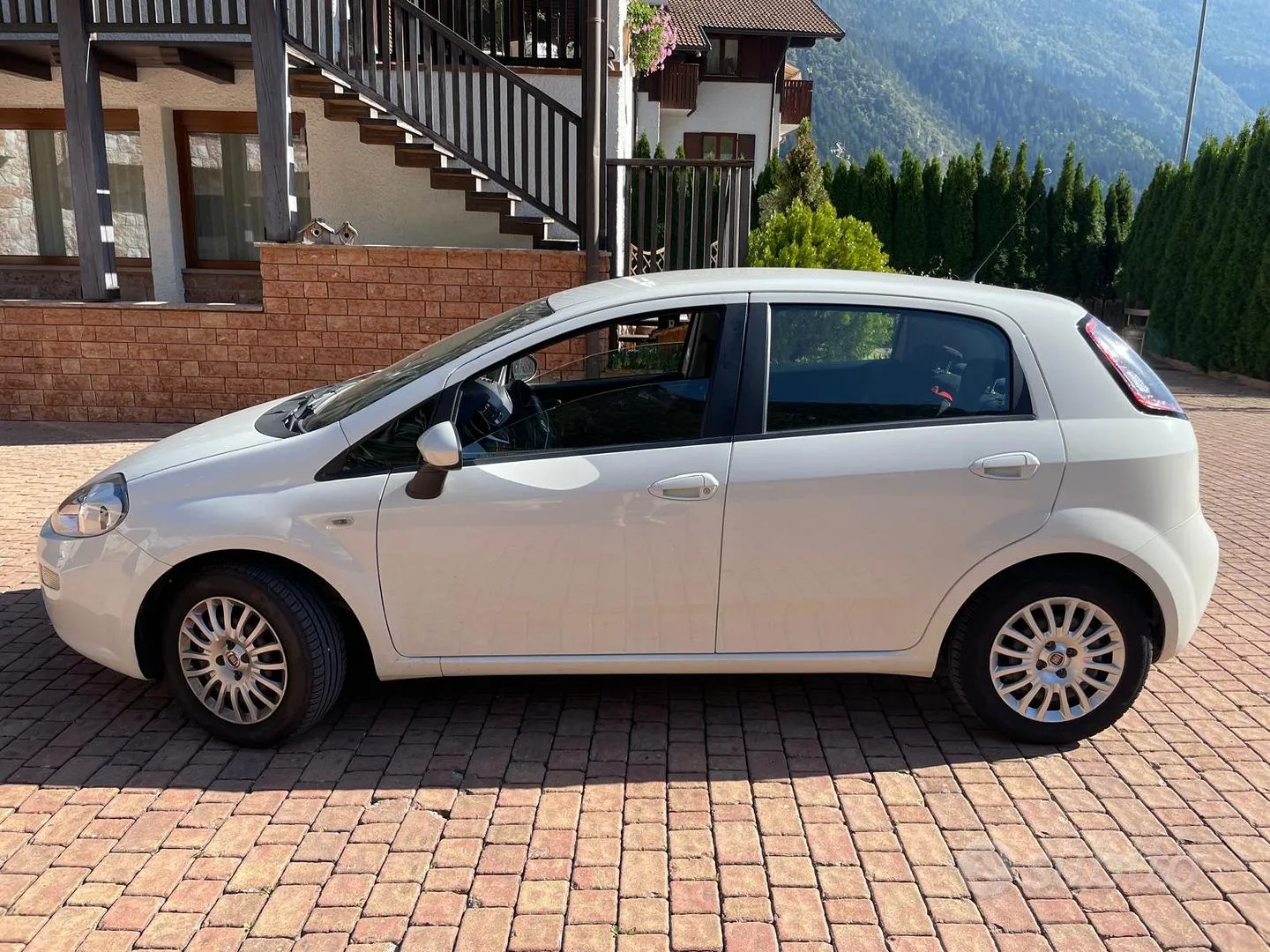 Fiat Punto 2013 photo 2