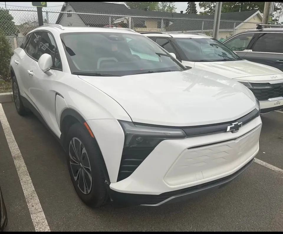 Chevrolet Blazer 2025 photo 2