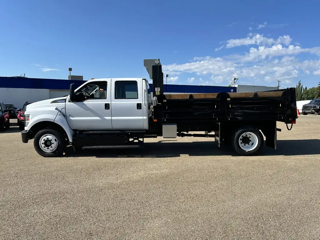 Ford F-650 2024 photo 3