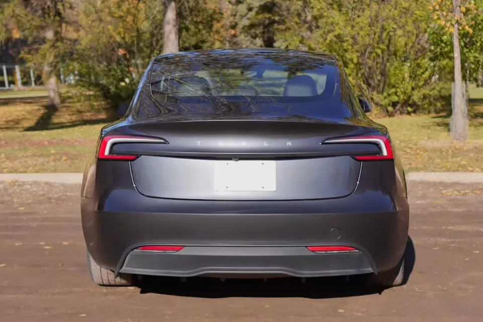 Tesla Model 3 2024 photo 3