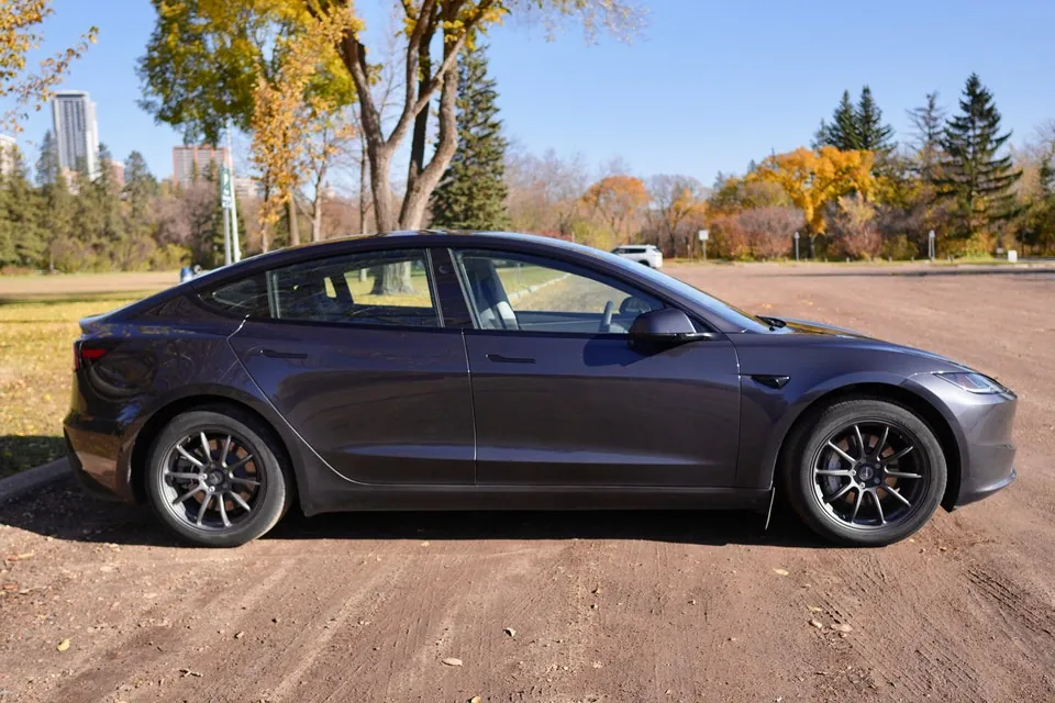Tesla Model 3 2024 photo 4