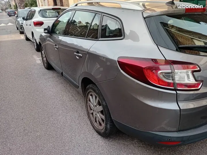 Renault Megane 2011 photo 2