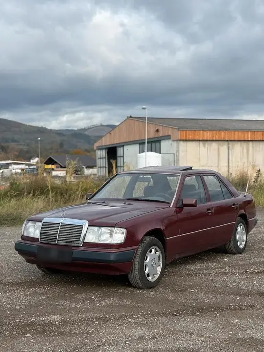 Mercedes-Benz E200