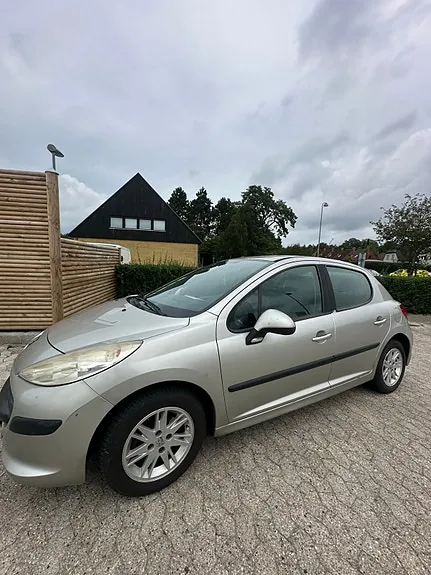 Peugeot 207 2008 photo 2