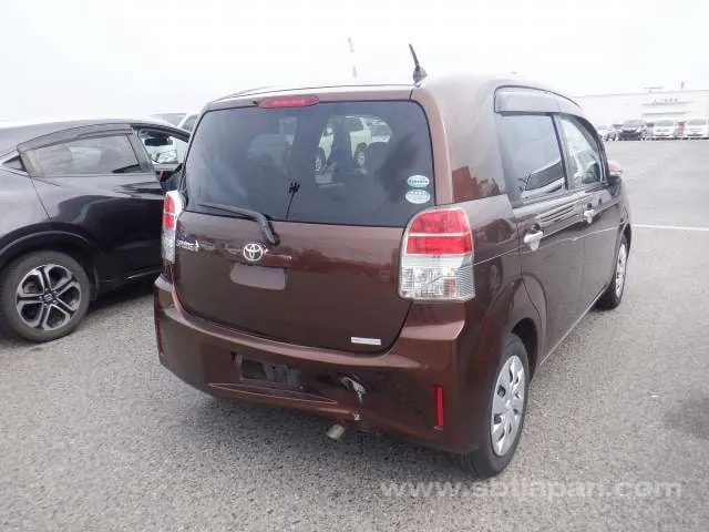 Toyota Spade F 2015 photo 4