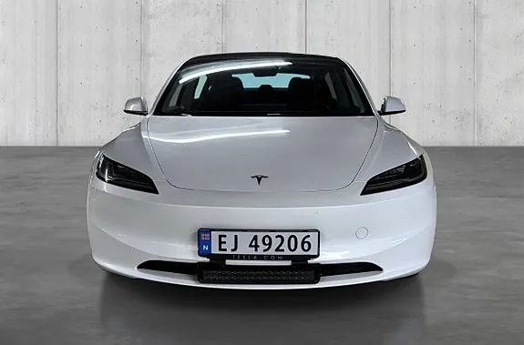 Tesla Model 3 2024 photo 3