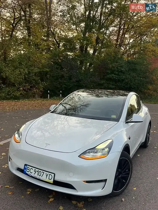 Tesla Model Y 2021 photo 2