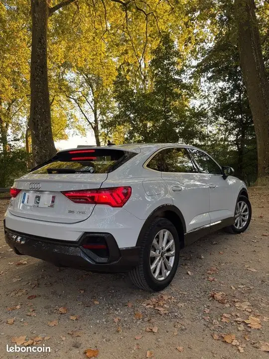 Audi Q3 2021 photo 2