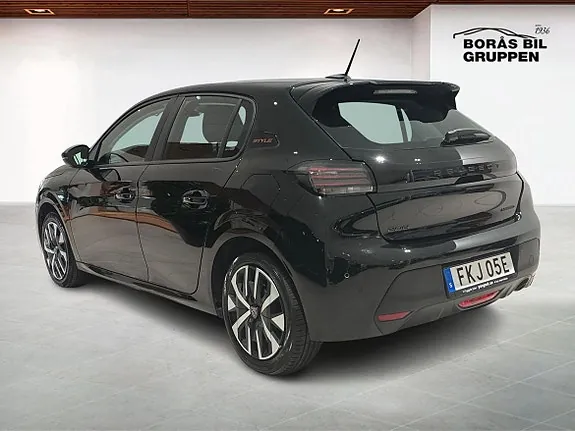 Peugeot 208 2025 photo 2