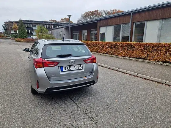 Toyota Auris 2013 photo 5