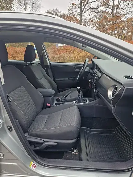 Toyota Auris 2013 photo 3