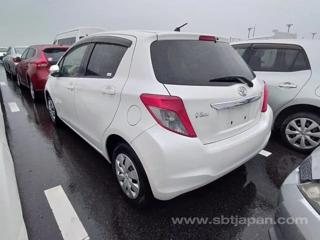 Toyota Vitz 2013 photo 3