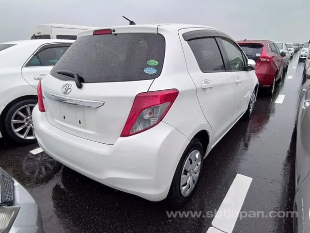 Toyota Vitz 2013 photo 4