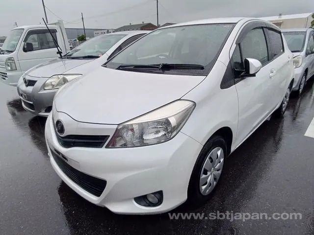 Toyota Vitz 2013 photo 2