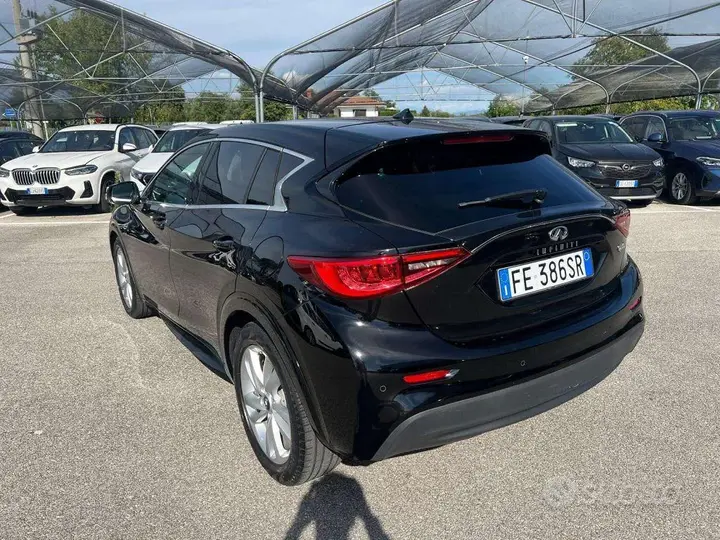 Infiniti Q30 2016 photo 3